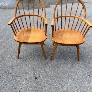 Mid-Century Modern Windsor Spindle Back Wood Chair