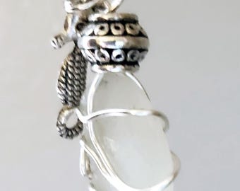 Collar de cristal marino envuelto en plata inspirado en los años 70 - Océano Pacífico Norte