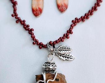 Collar de cuentas de peyote y ojo de tigre crudo con pendientes a juego