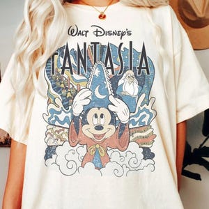 コンフォートカラーズ ディズニー ファンタジア Tシャツ、ディズニーランド トリップ シャツ、ファンタジア ソーサラー シャツ、ディズニー ハリウッド スタジオ、ミッキー ステイ マジカル シャツ
