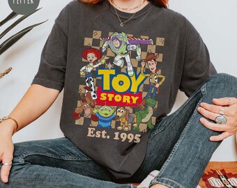 Camisa xadrez retrô da Disney Toy Story Est. 1995, camisa do Buzz Lightyear, camisa do Woody, camisa da Disneylândia, camisa da Disneyworld, viagem em família para a Disney