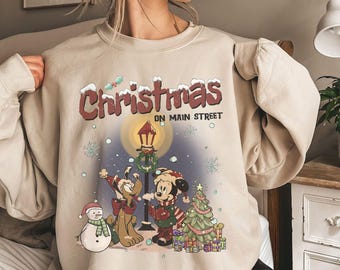 Jultröja, Vintage Disney Jul på Main Street-tröja, Disney-familjens jultröja, Musse Pigg God Julfest 2026
