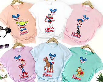 Maglietta personalizzata con nome e età per bambini Pixar Toy Story Disney Buzz Lightyear Woody Jessie T-shirt regalo di compleanno personalizzato, viaggio di compleanno abbinato