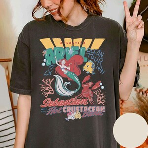 Den lilla sjöjungfrun T-shirt, Atlantica Ariel Ocean Tour 1991 Retro T-shirt, Sebastian och flundrafisken T-shirt, Disneyland Girl Trip T-shirt bild 5