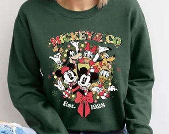 Camisa navideña vintage de Mickey & Co. con colores cómodos, camisa navideña de Mickey y sus amigos, camisa navideña de Disneyland, camisa navideña de Disney