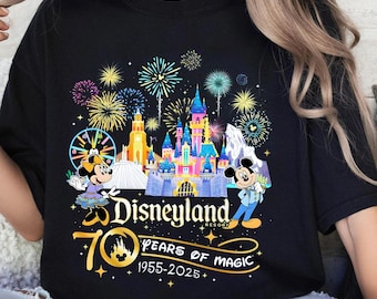 Disneyland 70-jähriges Jubiläum Shirt, Mickey & Friends Disneyland Schloss Platinum Feier 1955-2026 Tshirt, Disneyland Familienreise 2026