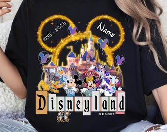 Personalisiertes Disneyland 70-jähriges Jubiläum Shirt, Mickey & Friends Disneyland Schloss Platinum Feier 1955-2026 Tshirt, Disney Familienreise