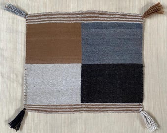 XLサイズのQ'ero Tawa Manta布 | デスパチョの儀式用祭壇 | ペルーのシャーマニズムの織物 | アルパカウール製