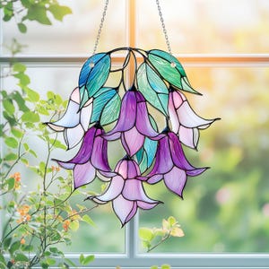 Lila Glockenblumen-Acrylfensterbehang, elegante Blumenfensterdekoration für Haus, botanische Gartenkunst, Geschenk für sie, naturinspirierter Akzent