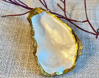 Austernmuschel Ringschale: Schmuckhalter aus Muschelschale mit Goldrand
