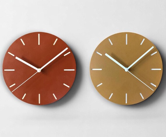 Moderne Wanduhr in Erdtönen LINEA NOVA – Lautlose Designer Uhr für ruhige Wohnräume im Japandi Stil