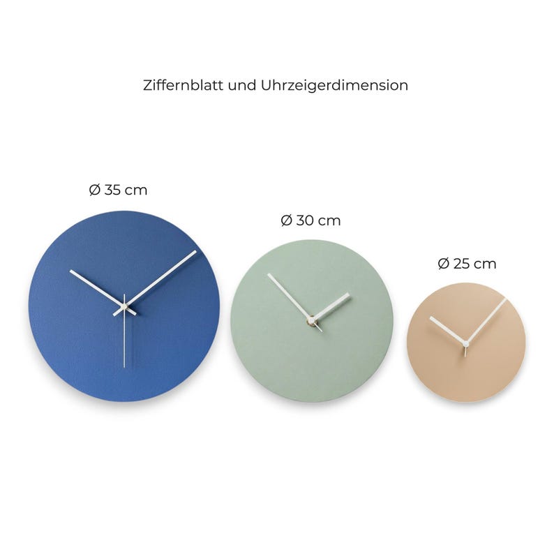 May include: Three circular wall clocks with white hands and no numerals. The blue clock is 35 cm in diameter, the sage green clock is 30 cm in diameter, and the beige clock is 25 cm in diameter. The text Zifferblatt und Uhrzeigerdimension is visible.