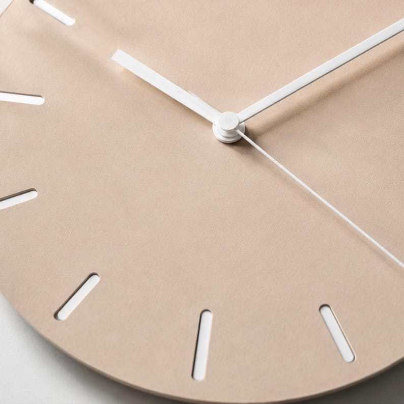 Moderne Wanduhr in Erdtönen LINEA NOVA – Lautlose Designer Uhr für ruhige Wohnräume im Japandi Stil bild 17