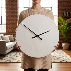 Große Beton-Wanduhr AEVO – minimalistische Designeruhr in variablen Farbtönen, handgemacht & geräuschlos, 40 + 50 cm Durchmesser