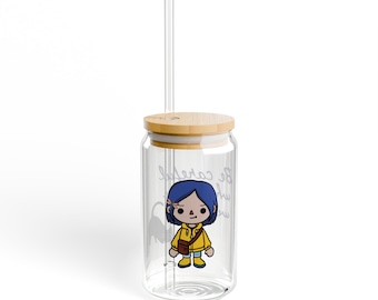 Op Toca Boca geïnspireerde koraalkleurige glazen sipper – gele regenjas fanart meisje (16oz)