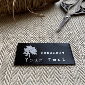 1 X 2 Zoll Sew on Satin Benutzerdefinierte Stoffetiketten Kleidung Etiketten Schwarz Creme oder Weiß VORSCHNITT
