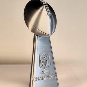 Benutzerdefinierte 7-Zoll-Fantasy Football Trophy - Lombardi Trophy Replica - Benutzerdefinierter Text - Gold, Silber, Bronze-Optionen