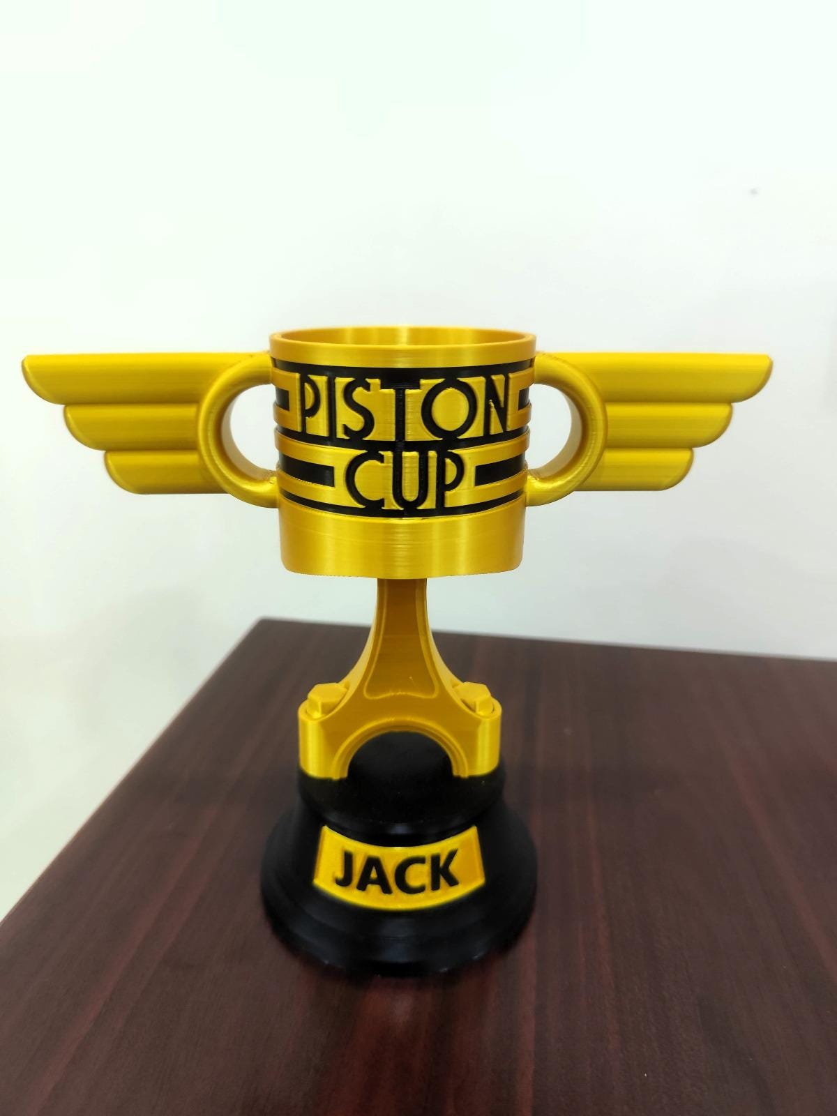 パーソナライズされたピストンカップトロフィー：カーズ映画に