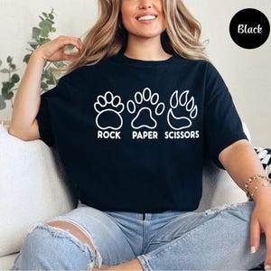 ROCK PAPER SCISSORS T-Shirt, wunderschönes Tierpfoten-Dekor-Outfit, Katzenliebhaber-Pullover, perfekt schön, Weihnachts-Crewneck, lustiges Geburtstagsgeschenk.