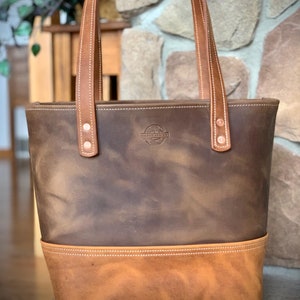 Bolso de mano o tote de cuero con correas para el hombro