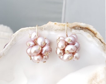 Pendientes de perlas auténticas: chapados en oro de 14 quilates, piedra de nacimiento de junio, racimo rosa, hechos en EE. UU.