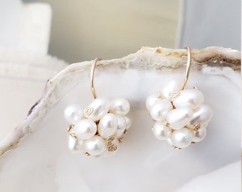 Pendientes de perlas en racimo: chapados en oro de 14 quilates, piedra de nacimiento de junio, perlas de agua dulce, brillantes.