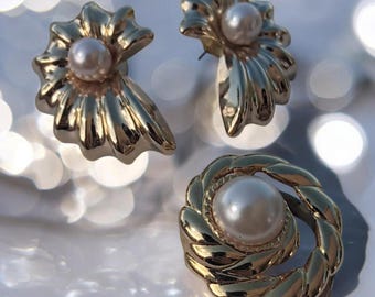 Gold Plated Faux Pearl Wing Tip Conch Shell Studded Vintage Earrings / Scarf Clip