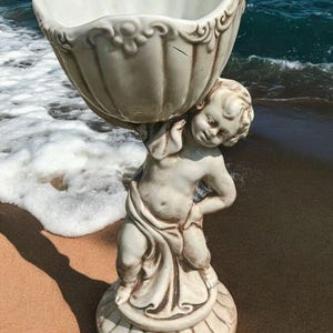 Italienischer Keramik Übertopf | Charmante Glasur | Glatte Oberfläche | 1970er Jahre Mid-Century Modern Capodimonte Cherub Figur - Handgefertigte Keramikkunst