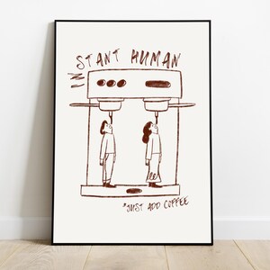 Może przedstawiać: Brązowy rysunek liniowy dwóch osób stojących w ekspresie do kawy. Tekst "INSTANT HUMAN" znajduje się nad ekspresem do kawy, a "JUST ADD COFFEE" pod nim.