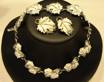 Vintage Sarah Coventry necklace, bracelet, and earrings.