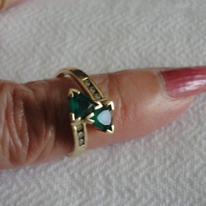 vintage trillion emerald and 10k yellow gold ring size 6.75