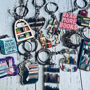 Book Lover Keychain: Charming Bookworm Accessory