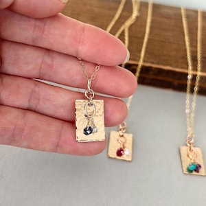 Collier personnalisé avec pierre de naissance et pendentif en or : Pendentif famille en or 14 carats