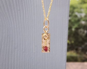 Winzige Gold Edelstein Gehämmerte Halskette Kleine Gold gehämmert Anhänger Zarte Gold Tag Halskette / Viele Stein Optionen