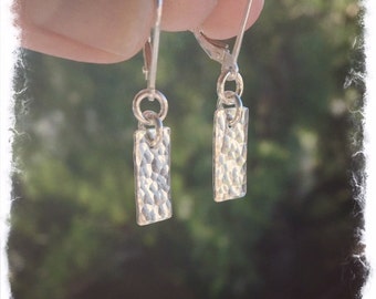 Silver Hammered Earrings / Tiny Hammered Dangles / Simple Everyday Earrings / Rectangle Hammered Earrings / Small Feminine Earrings