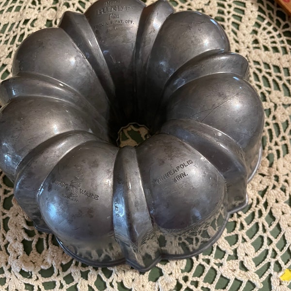 Vintage Nordic wear mini Bundt pan