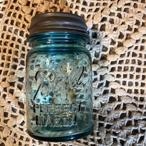 Vintage Aqua Blue Ball Mason Jar: Pint Size Canning Jar with Zinc Lid