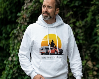 Hier für die Hookups RV Lifestyle Hoodie, Humorvolle Camping Sweatshirt, lustige Reise Hoodie, Geschenk für Camper und RV Enthusiasten