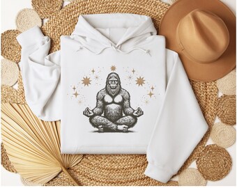 Meditierender Bigfoot Hoodie, Himmlisches Zen Sasquat Sweatshirt, spiritueller Yoga Grafik Pullover, Kosmisches Sternenmuster