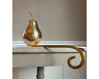 Soporte vintage de latón macizo con forma de pera para calcetín navideño, color dorado, para repisa de chimenea, con peso.