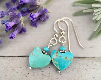 Pendientes Kingman de turquesa con forma de corazón y plata de ley - Símbolo de amor - Turquesa rústica del suroeste americano