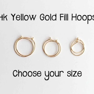 Kleine 14K Gelb Gold Filled Creolen. Kleine Huggy Creolen, kleine minimalistische Ohrringe. Kleine Hugger hypoallergene Ohrringe