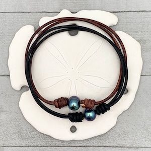 Peacock Freshwater Pearl and Rustic Brown or Black Leather Anklet / Bracelet. Cultured Freshwater Pearl Adjustable Leather. Unisex