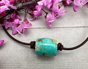 Collier ras de cou Kingman en cuir turquoise