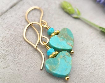 Pendientes de corazón de turquesa Kingman con baño de oro de 14k / Joyería de turquesa de Arizona / Pendientes de corazón de oro estilo suroeste
