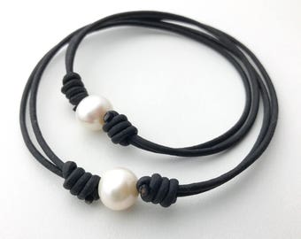 Black Leather and Pearl Anklet or Bracelet. White Freshwater Pearl and Black Leather. Unisex Beach Jewelry