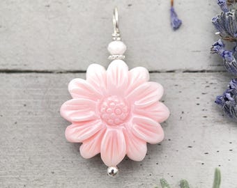 Pink Queen Conch Flower Pendant, Sterling Silver Daisy Pendant, Hand Carved Conch Shell Pendant, Floral Necklace Charm, Coastal Jewelry Gift