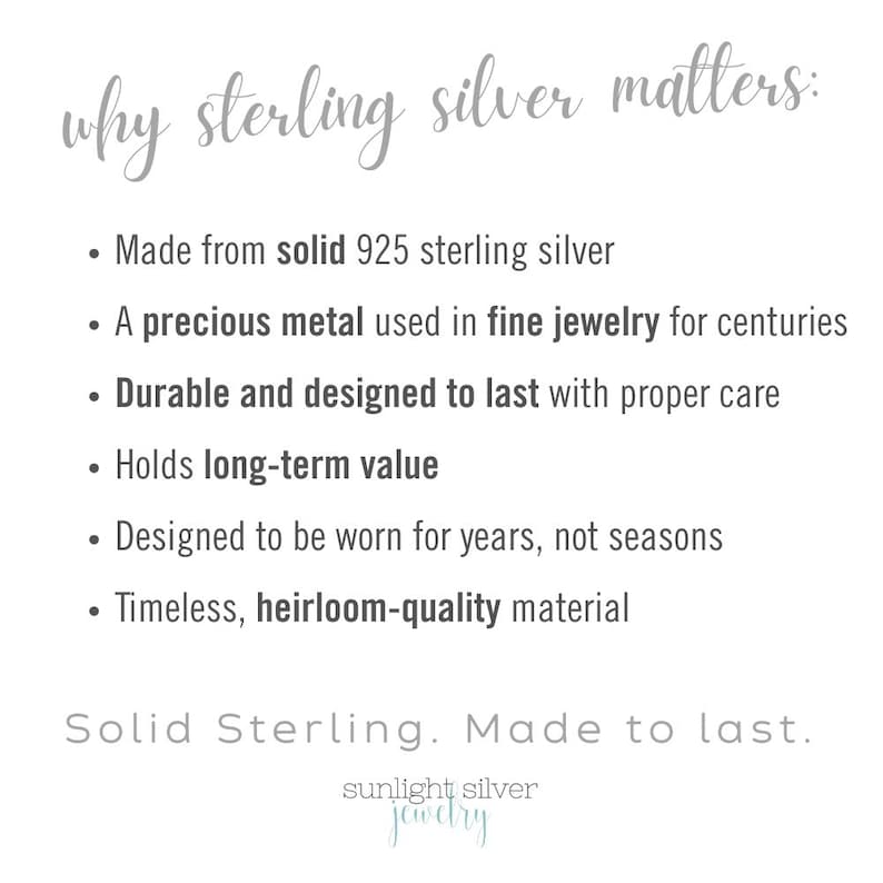 Op de afbeelding: Witte afbeelding met de tekst "why sterling silver matters:" en opsommingstekens over de kwaliteiten van sterling zilver. De tekst bevat "Made from solid 925 sterling silver" en "Solid Sterling. Made to last."