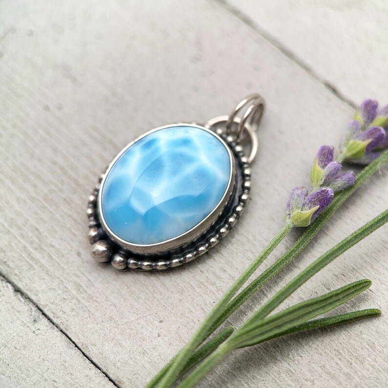 Colgante de larimar y plata de ley 925 maciza. Joyería con auténtica piedra larimar azul dominicana AAA. imagen 9
