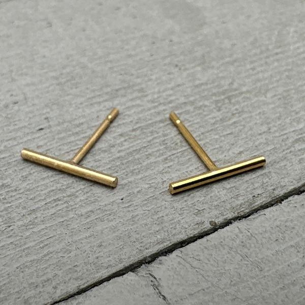 Bar Line Stud Earrings in 14K Yellow Gold Fill. T Studs, Staple, Line Earrings